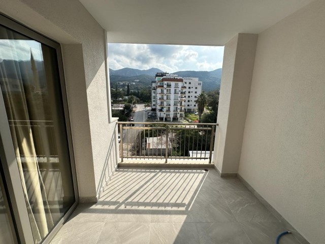 Neu möblierte 2+1-Wohnung zur Miete in einem neuen Gebäude im Zentrum von Kyrenia, nur wenige Gehminuten vom Markt und der Gemeinde entfernt