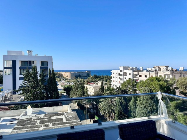 Ультра-роскошный пентхаус 3+1 в аренду в великолепном месте в центре Кирении, с видом на море и замок, в нескольких минутах ходьбы от рынка