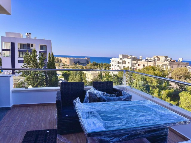 Ультра-роскошный пентхаус 3+1 в аренду в великолепном месте в центре Кирении, с видом на море и замок, в нескольких минутах ходьбы от рынка