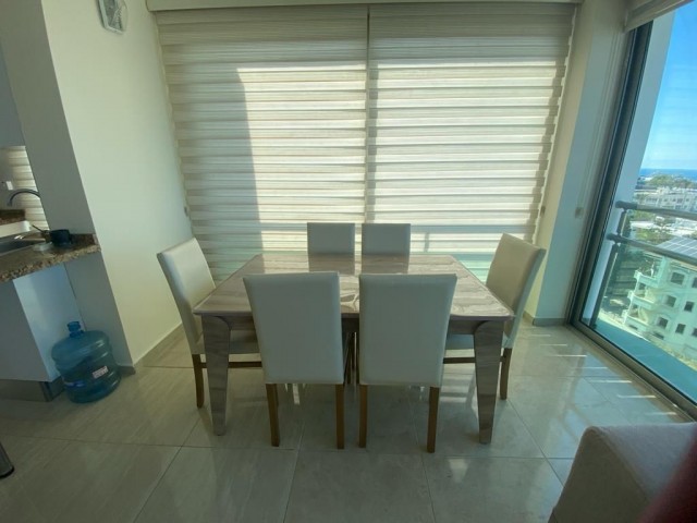 2+1 LUXUS-PENTHOUSE-WOHNUNG ZUM VERKAUF IN KYRENIA/ZENTRUM