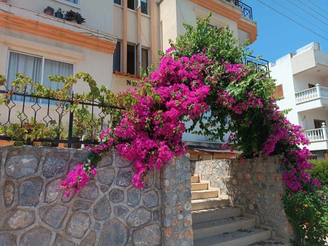 GİRNE/ MERKEZ DE SATILIK 3+1 DAİRE/3+1 FLAT FOR SALE IN KYRENIA/CENTER