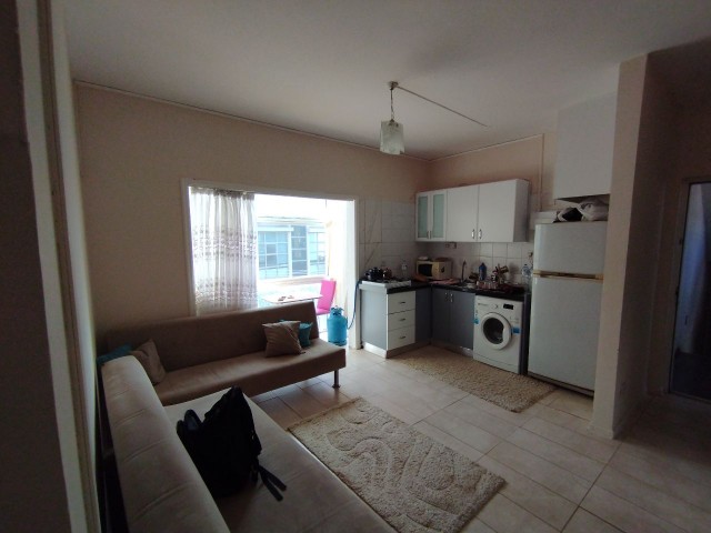 1+1 BARGAIN FLAT FOR SALE IN KYRENIA/ CENTER