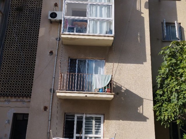 GİRNE/ MERKEZ DE SATILIK 1+1 KELEPİR DAİRE /1+1 BARGAIN FLAT FOR SALE IN KYRENIA/ CENTER