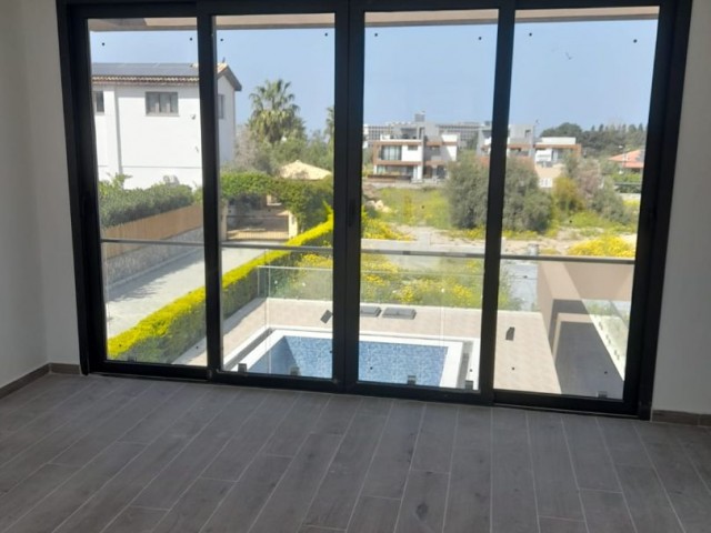  Girne Çatalkoy Bölgesi satılık 4+1 lüks villa