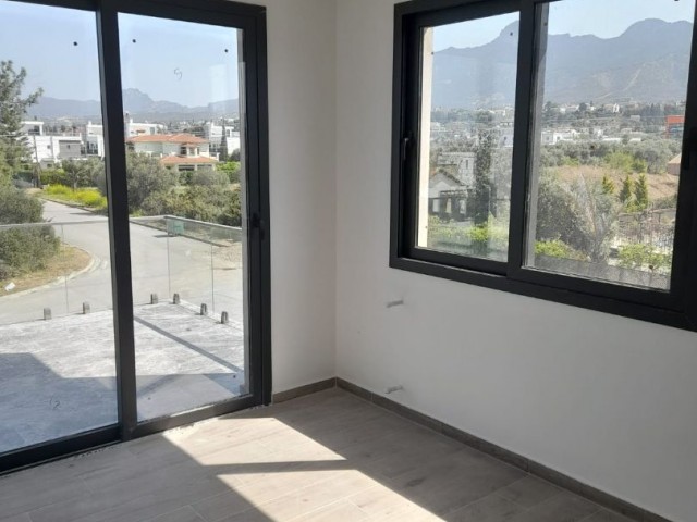  Girne Çatalkoy Bölgesi satılık 4+1 lüks villa