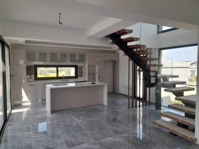  Girne Çatalkoy Bölgesi satılık 4+1 lüks villa