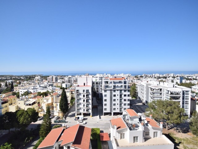 Роскошная меблированная квартира 3+1 на продажу с панорамным видом на море на охраняемой территории с бассейном в центре Кирении