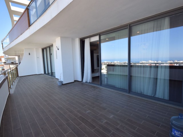 Роскошная меблированная квартира 3+1 на продажу с панорамным видом на море на охраняемой территории с бассейном в центре Кирении