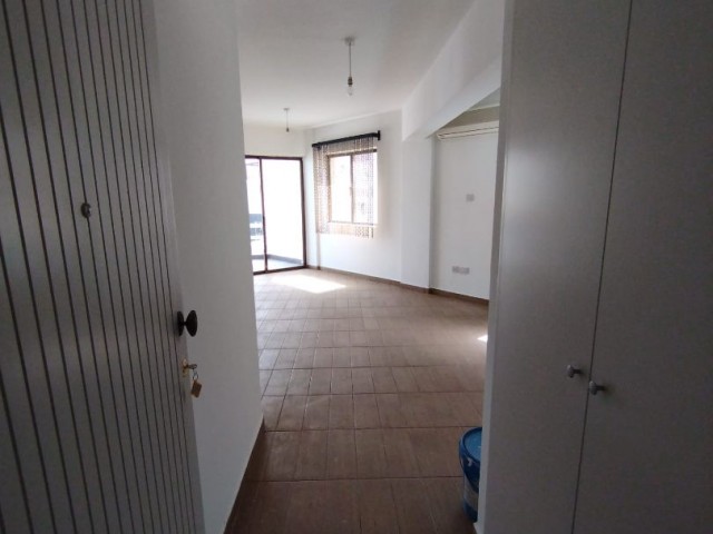 1+1 office for rent in Kyrenia Center