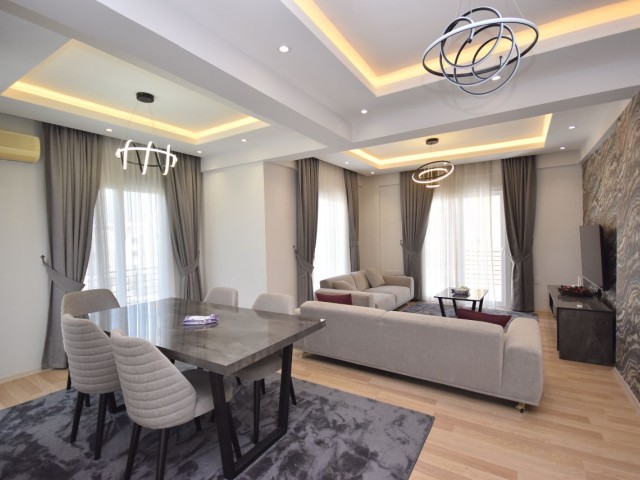 Girne Merkez'de Fırsat! 200 m2 4+1 Merkezi Lokasyonda Satılık Penthouse Daire