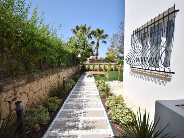 Luxuriös gebaute, komplett neu möblierte 3+1-Villa mit großem Garten zum Verkauf in Çatalköy, Kyrenia