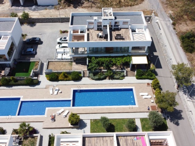 2+1 Wohnung zum Verkauf im Emtan Green Park, in der Nähe von Escape Beach und Nationalpark in Alsancak