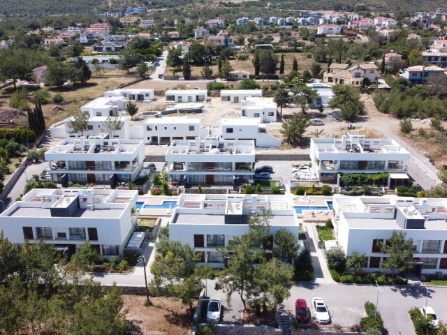 2+1 Wohnung zum Verkauf im Emtan Green Park, in der Nähe von Escape Beach und Nationalpark in Alsancak