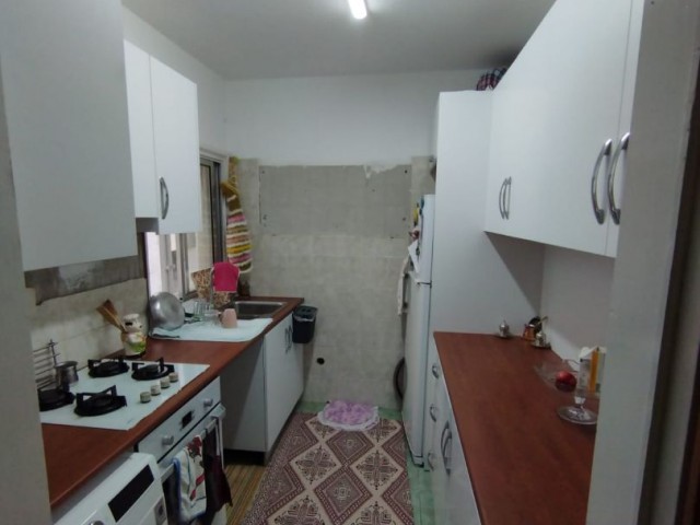 GİRNE/ MERKEZ DE SATILIK 2+1 KELEPİR DAİRE (ACİLL)/ 2+1 BARGAIN FLAT FOR SALE IN KYRENIA/ CENTER (URGENT)