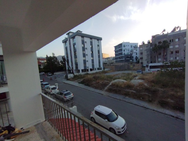 GİRNE/ MERKEZ DE SATILIK 2+1 KELEPİR DAİRE (ACİLL)/ 2+1 BARGAIN FLAT FOR SALE IN KYRENIA/ CENTER (URGENT)