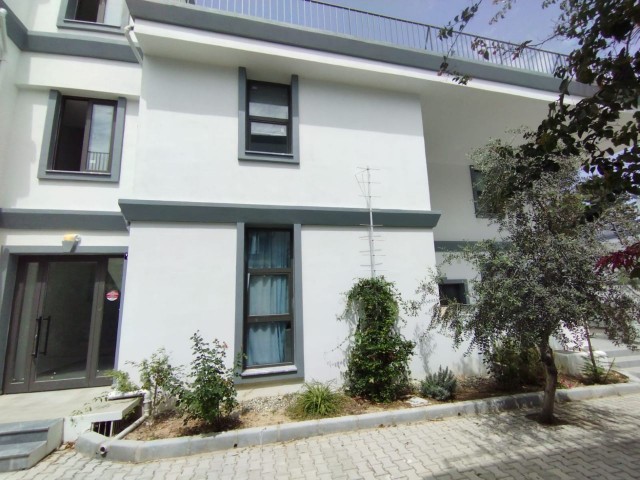 3+1 NEUE LUXUSWOHNUNG ZUM VERKAUF IN KYRENIA/ZENTRUM