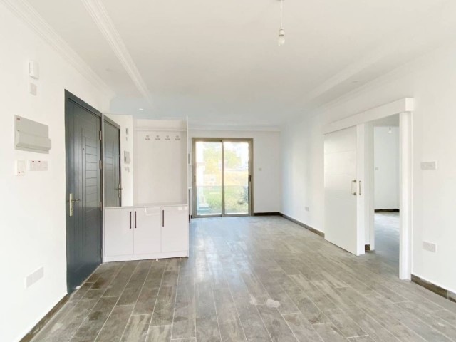 Срочная продажа!!! Новая квартира 2+1, готовая к заселению, недалеко от муниципалитета Алсанджак, Британского Некат и рынка Атакара