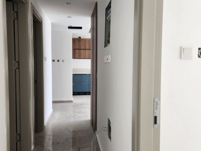 2+1 Wohnung zum Verkauf in der Nähe des Meeres im Stadtteil Kashgar im Zentrum von Kyrenia