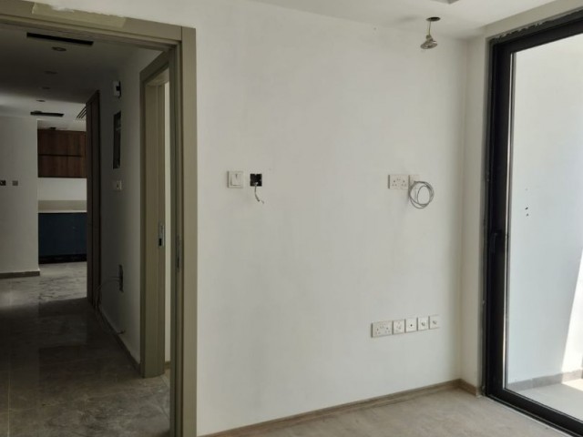 2+1 Wohnung zum Verkauf in der Nähe des Meeres im Stadtteil Kashgar im Zentrum von Kyrenia