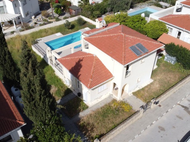 3+1 Villa zum Verkauf in super Lage hinter Hasan Uzun Petrol in Alsancak