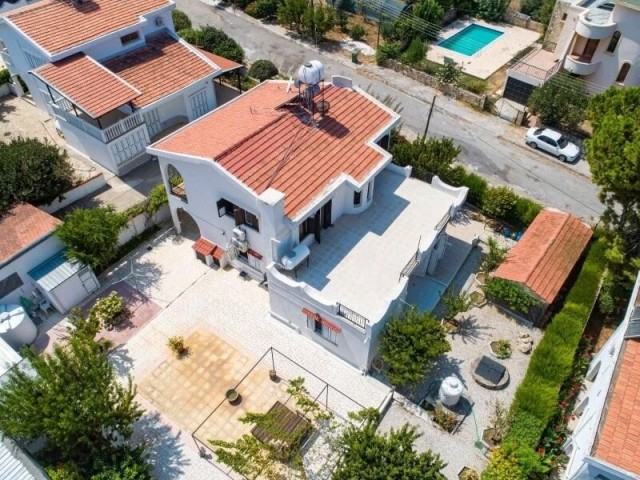Girne Karaoğlanoğlu'nun prestijli bölgesinde satılık  4+1  muhteşem villa