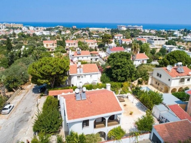 Girne Karaoğlanoğlu'nun prestijli bölgesinde satılık  4+1  muhteşem villa