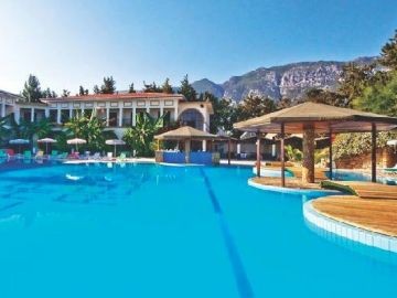 KIBRISTA GİRNEDE DENİZE O CASINO İZNİ OLAN 500 YATAKLI SATILIK OTEL