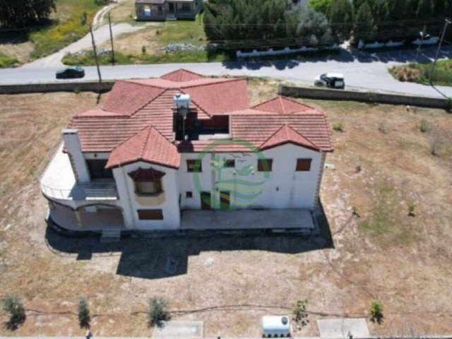 NIKOSIA – AKDOGAN-YIGITLER ZU VERKAUFEN DOPPEL LLOSA VILLA ** 