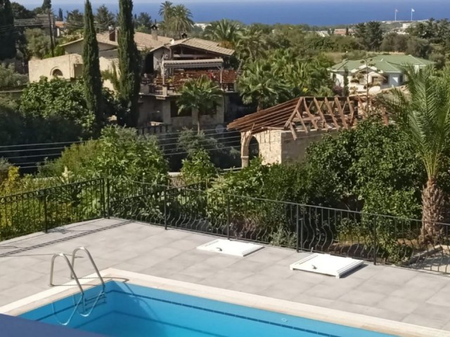 Girne Zeytinlik De Muhteşem Manzaralı Özel Havuzlu Satılık Villa