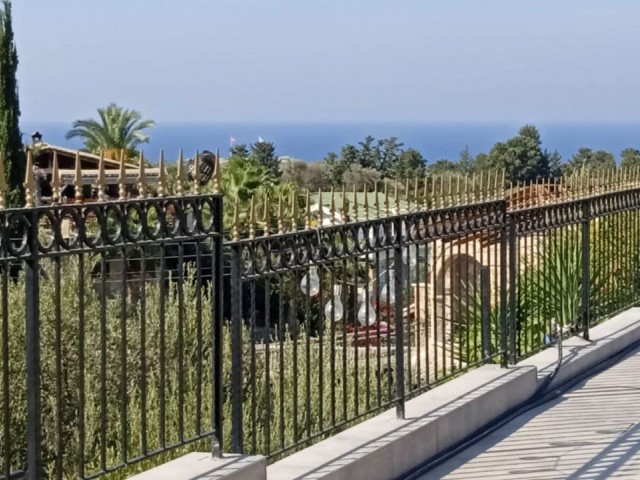 Girne Zeytinlik De Muhteşem Manzaralı Özel Havuzlu Satılık Villa