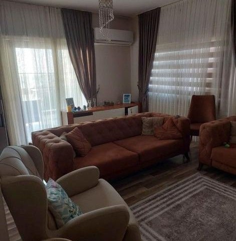 In Yeniboğaz, 5. Etage, alle Steuern bezahlt, möblierte oder unmöblierte 3+1-Wohnung