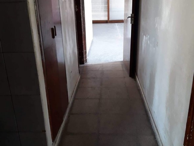 Квартира 3 + 1 на первом этаже в районе Мараш Для информации: 05338649682 ** 