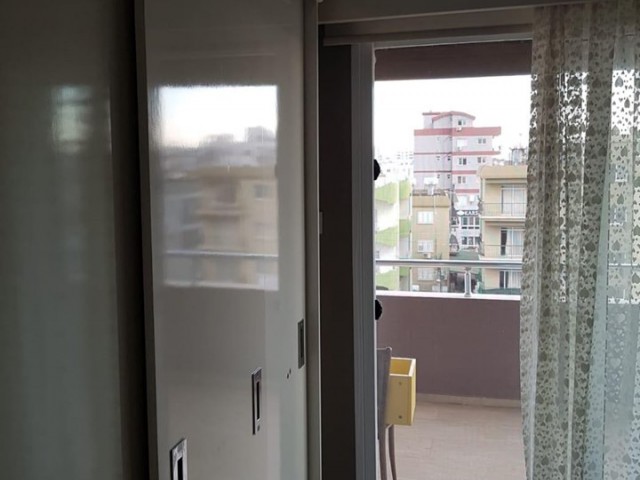 4+1 Penthouse zum Verkauf in Gülseren zur Information:05338867072 ➡️ 4+1 ➡️ 190 m2 geschlossene Fläche ① Eltern Badezimmer im Schlafzimmer/ ① und Schrank im Zimmer Llogara Turkish COB Llogara 4. Etage ① Lift ** 