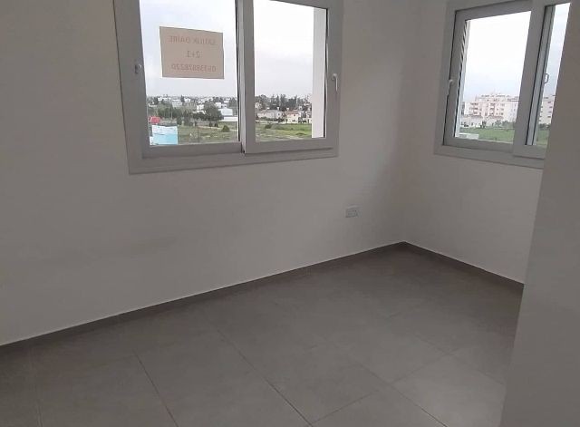 2+1 Wohnung zum Verkauf in Canakkale Region für Informationen:05338867072 ** 