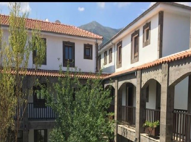 KYRENIA/OZANKOY VILLAGE 2 BEDROOM FULLY FURNISH APARTMENT Turkish Title , VAT is paid