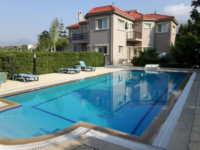 Girne Çatalkoy de denize sıffır 4+2 ultra lux villa.