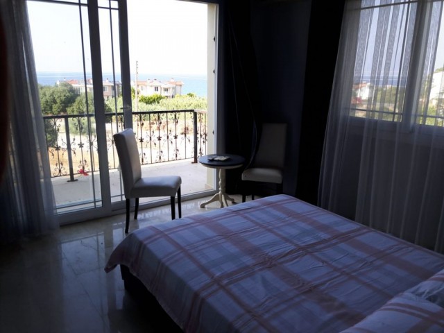 Girne Çatalkoy de denize sıffır 4+2 ultra lux villa.