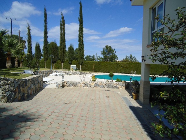 STUNNING  VILLA WITH SWIMMING POOL- SOLE AGENT