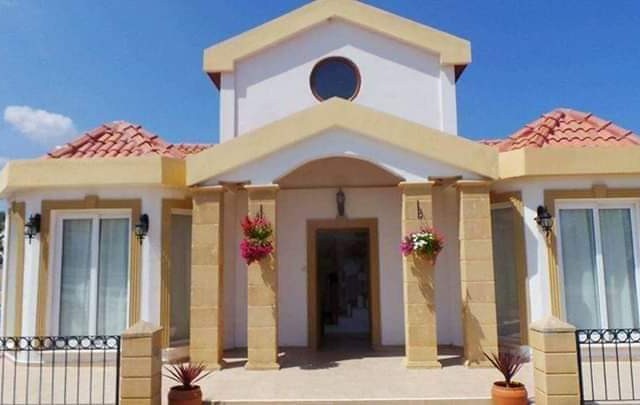 Beautiful well maintained  3 bedroom villa 