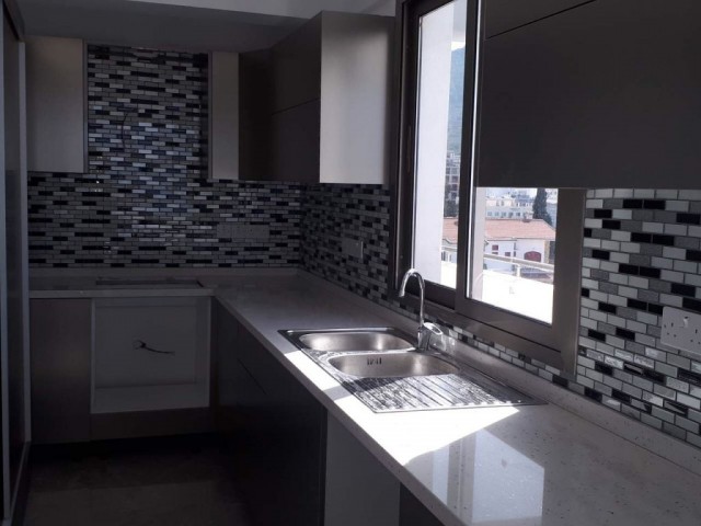 GİRNE MERKEZDE TÜM YAŞAM ALANLARINA YÜRÜME MESAFESİ YENİ 3+1 PENTHOUSE