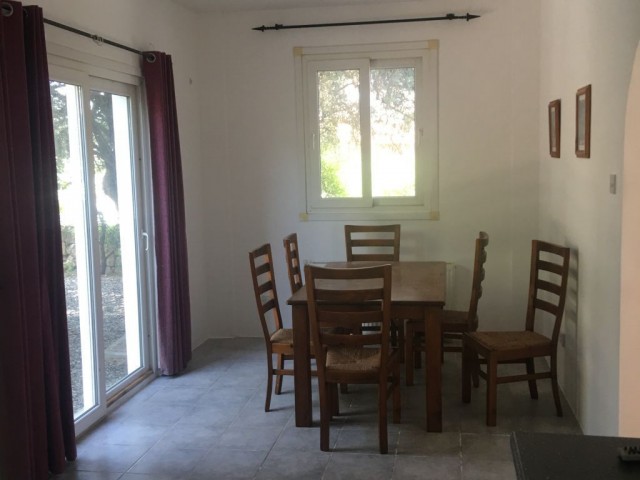 Kyrenia DOGANKÖY 550 m2 Land in FÜNFKAT Bau offen oder vergrößert MUSAIT 3 + 1 freistehende gepflegte VILLA mit Pool ** 