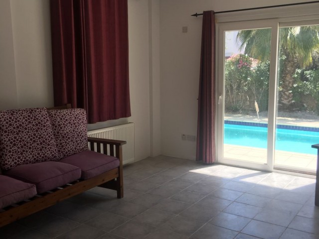 Kyrenia DOGANKÖY 550 m2 Land in FÜNFKAT Bau offen oder vergrößert MUSAIT 3 + 1 freistehende gepflegte VILLA mit Pool ** 