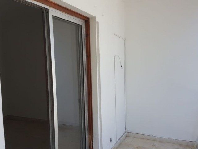 GİRNE  BEKTAŞ MARKET BÖLGESİNDE 120 M2 2+1