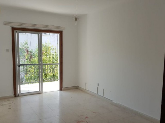 Flat For Sale in Yukarı Girne, Kyrenia