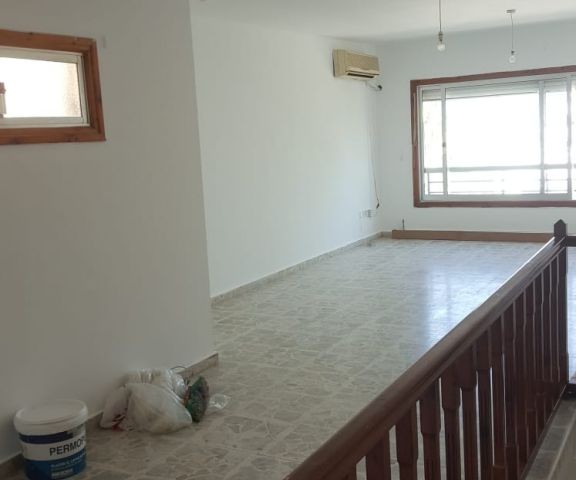 GİRNE  BEKTAŞ MARKET BÖLGESİNDE 120 M2 2+1