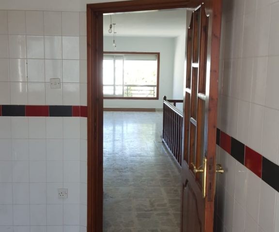 Flat For Sale in Yukarı Girne, Kyrenia