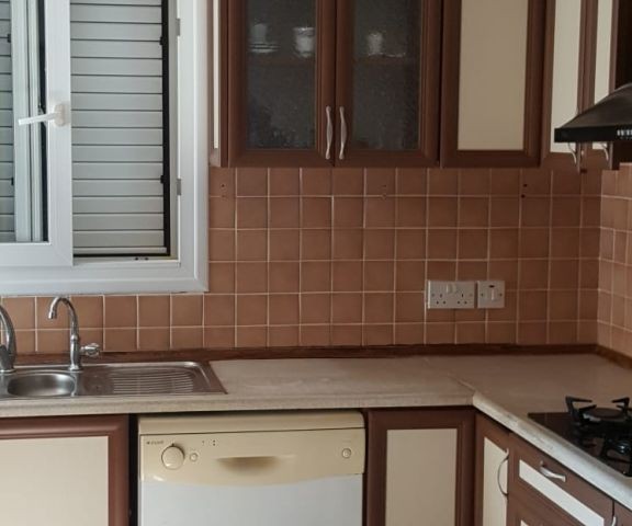 Flat To Rent in Yukarı Girne, Kyrenia