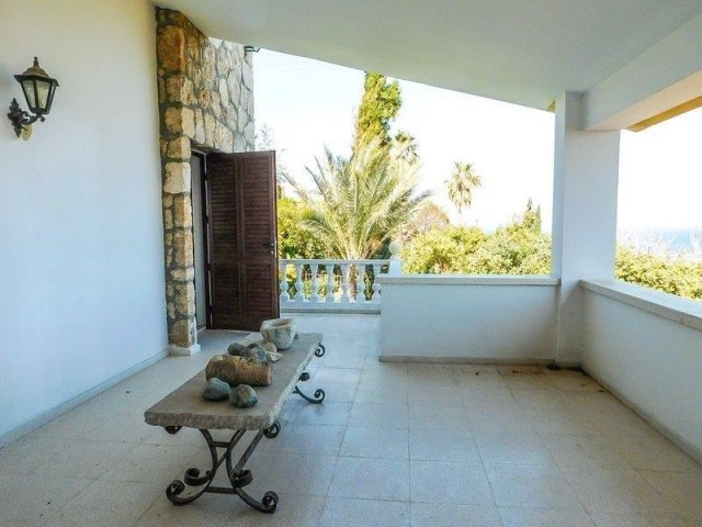 Villa with 3 Bedroom Pre 1974 Turkish Title with furniture and very private