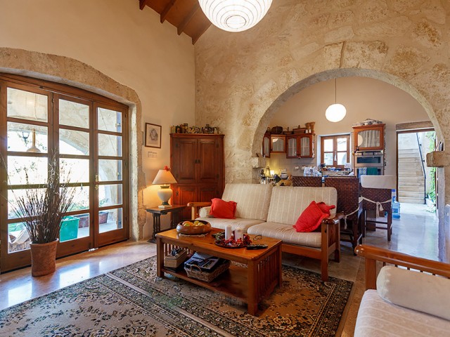 Very beautiful STONE VILLA with 4 bedrooms and garden with lots of character