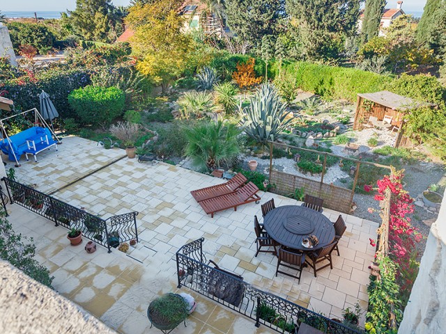 Very beautiful STONE VILLA with 4 bedrooms and garden with lots of character